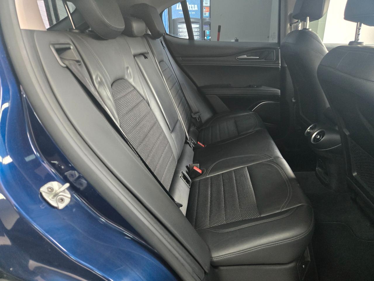Alfa Romeo Stelvio 2.2 Turbodiesel 180 CV AT8 RWD Business