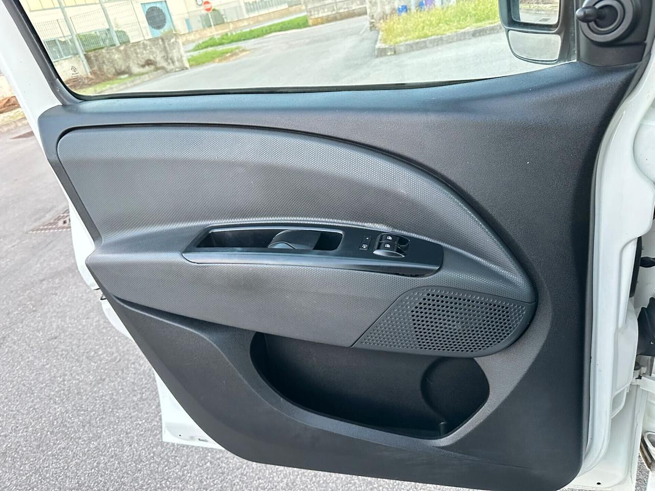 FIAT DOBLO' con ARIA CONDIZIONATA! SUPER PREZZO!