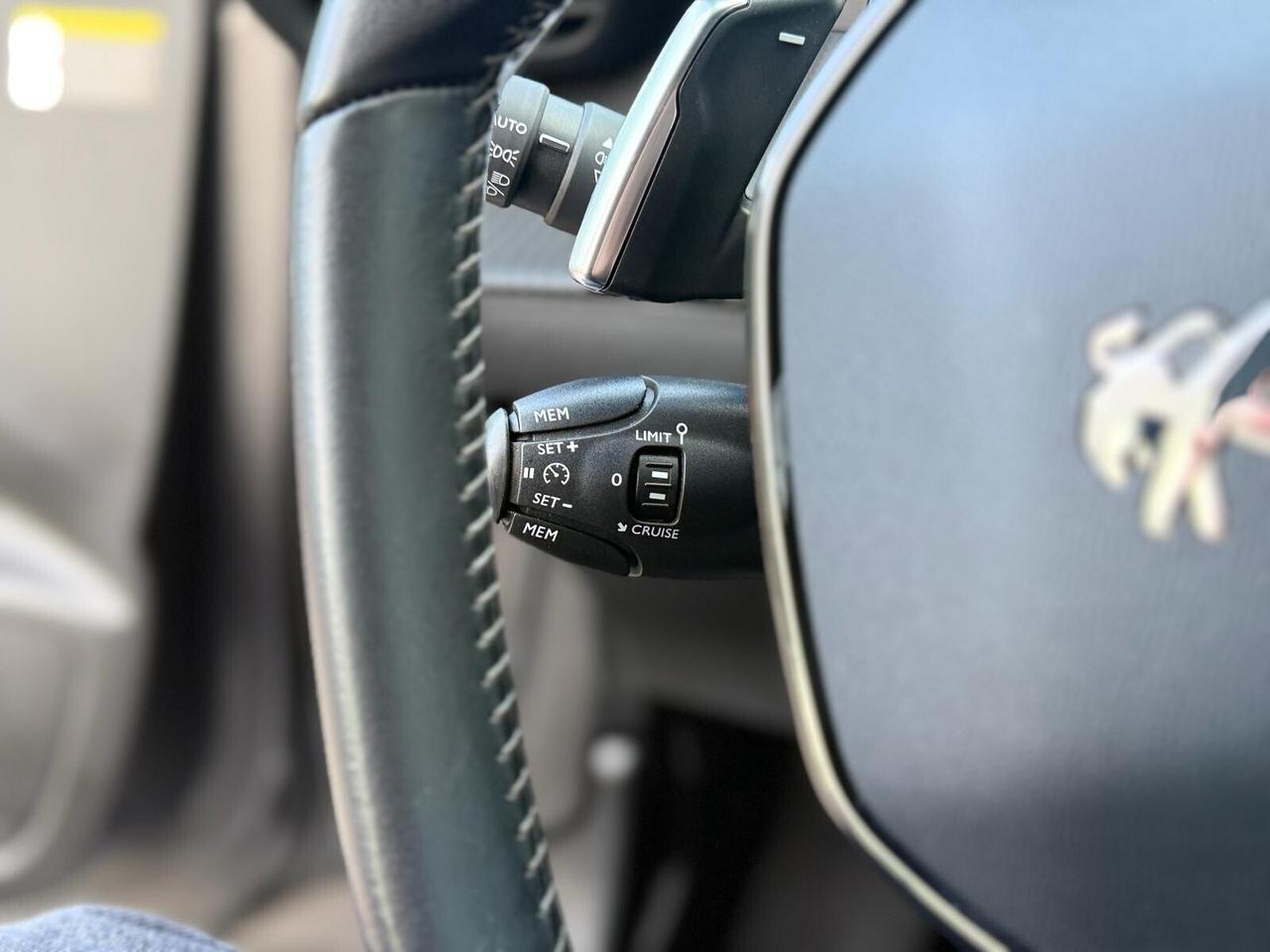 Peugeot 208 PureTech 100 Allure AUTOMATIC