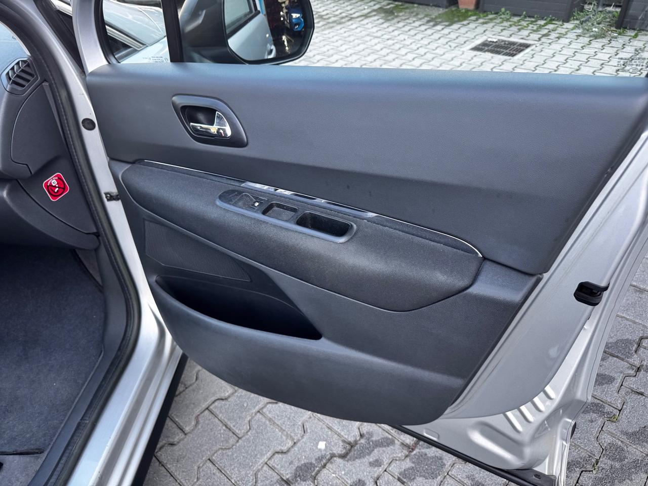 Peugeot 3008 1.6 HDi 112CV 96000km