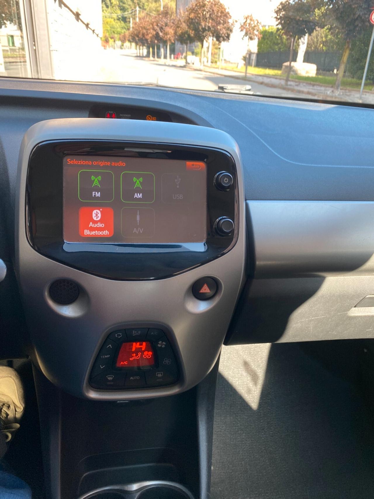 Toyota Aygo 1.0 VVT-i 69 CV 5 porte x-clusiv