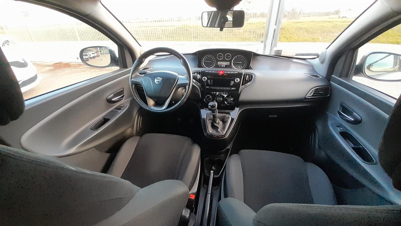 Lancia Ypsilon 1.2 69 CV Unyca