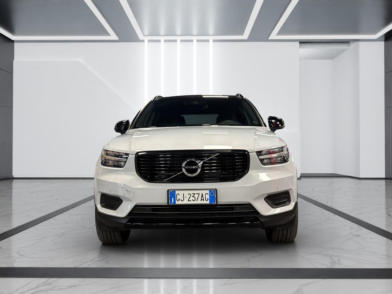 Volvo XC40 1.5 t4 phev R-design auto my21 - 24 MESI GARANZIA