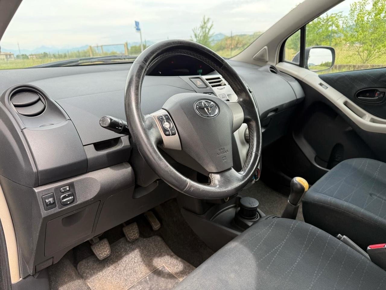 Toyota Yaris 1.0 5 porte 69cv NEOPATENTATI