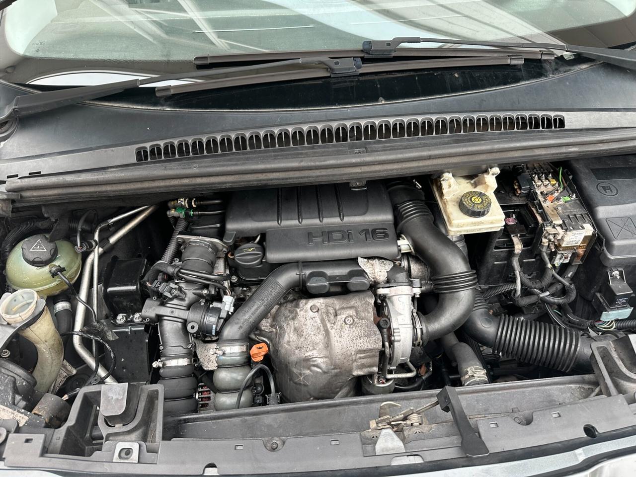 Peugeot 5008 1.6 HDi 110CV (12 RATE)