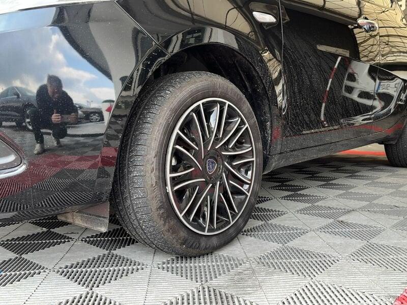 Lancia Ypsilon 1.0 FireFly 70cv Hybrid Silver