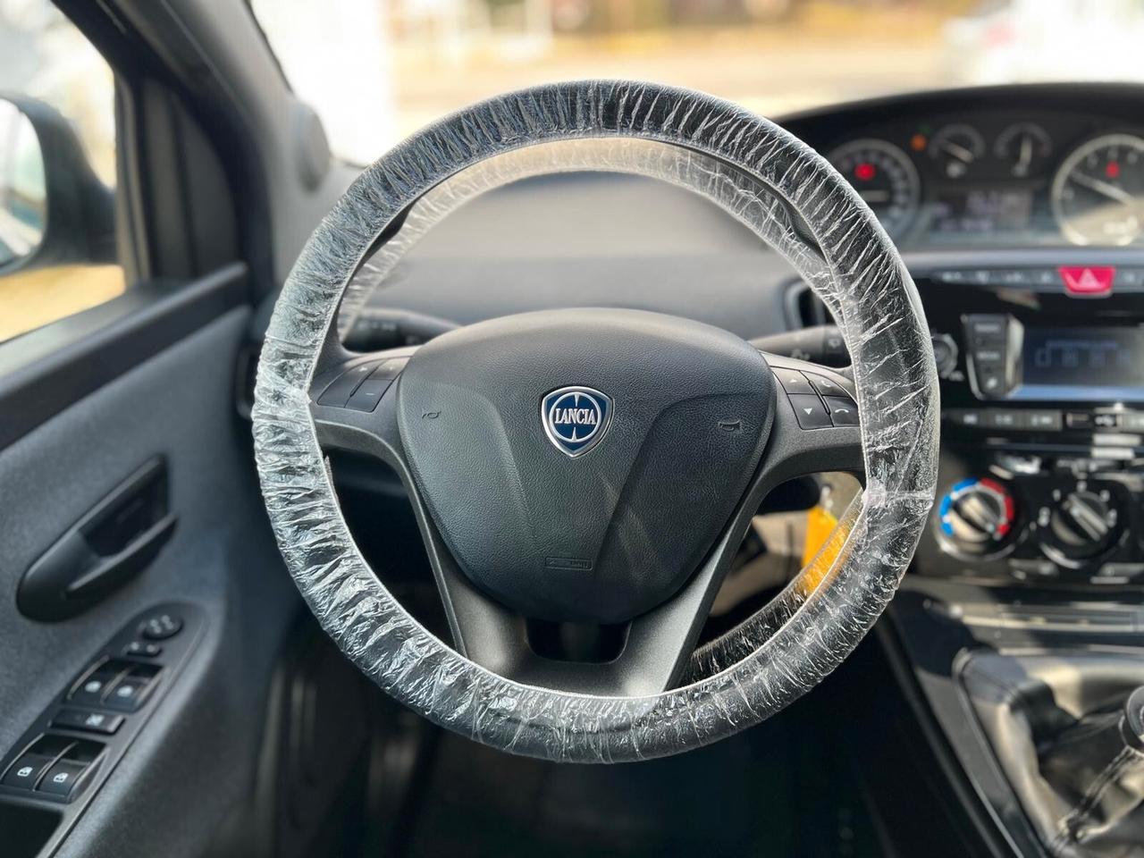 Lancia Ypsilon 1.2 69 CV 5 porte S&S Black and Noir