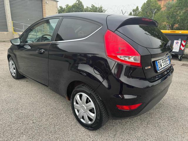 FORD Fiesta + 1.4 TDCi 68CV neopatentati come foto