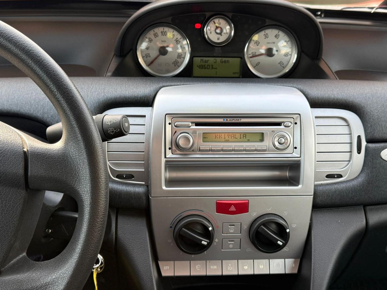 Lancia Ypsilon 1.3 MJT 75 CV Argento