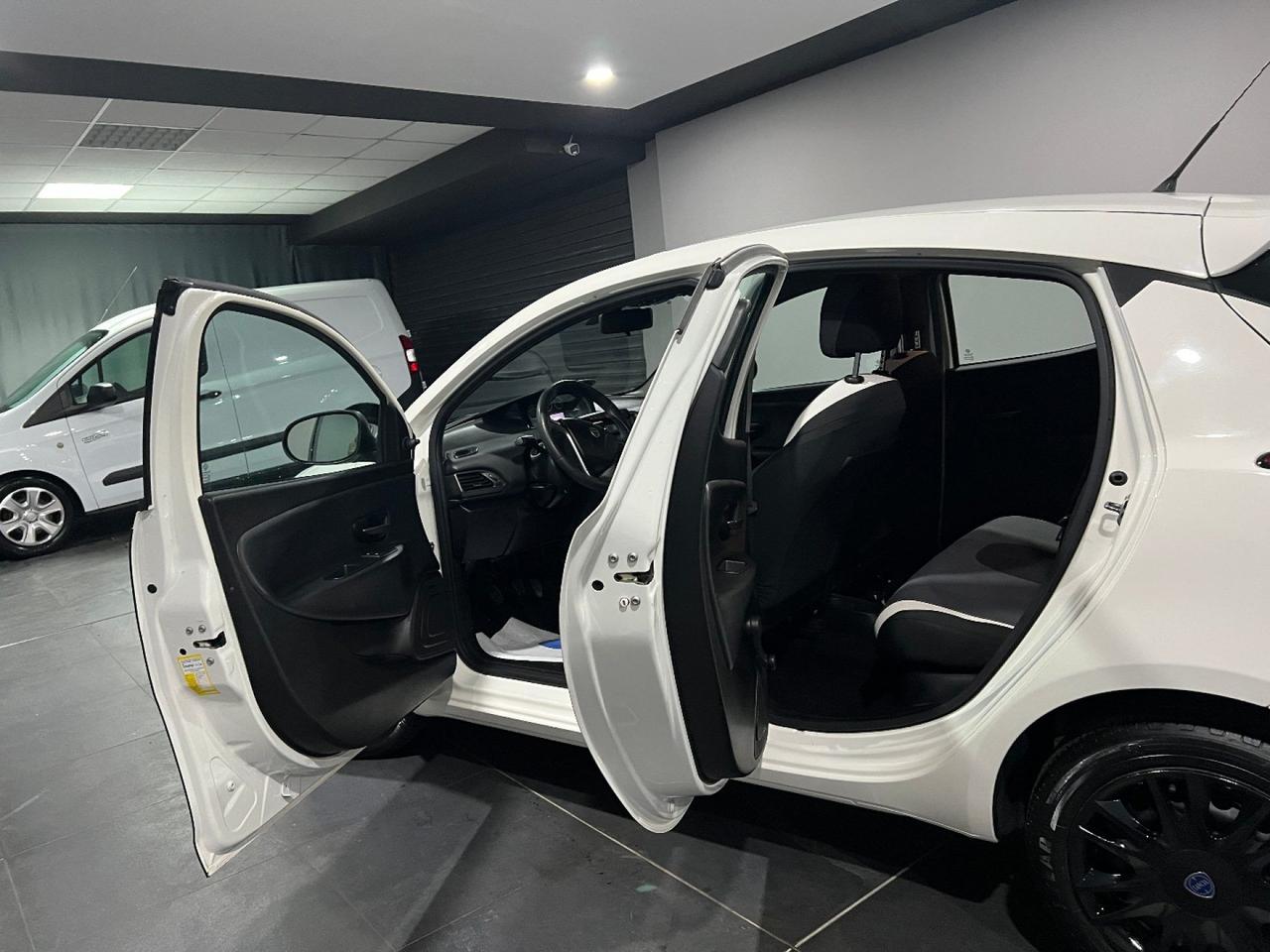 Lancia Ypsilon 1.3 MJT 16V 95 CV 5 posti S&S Elefantino