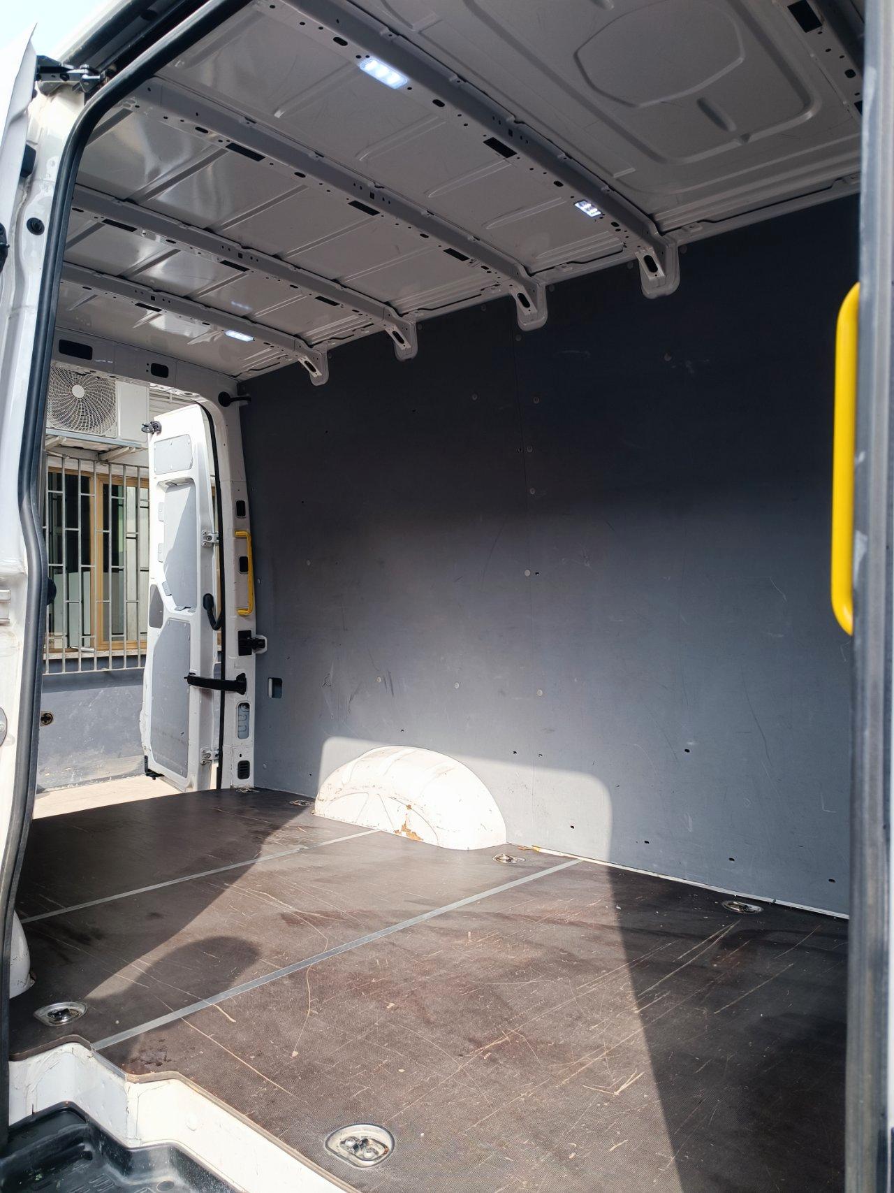 Volkswagen Crafter / Man 140 CV 35