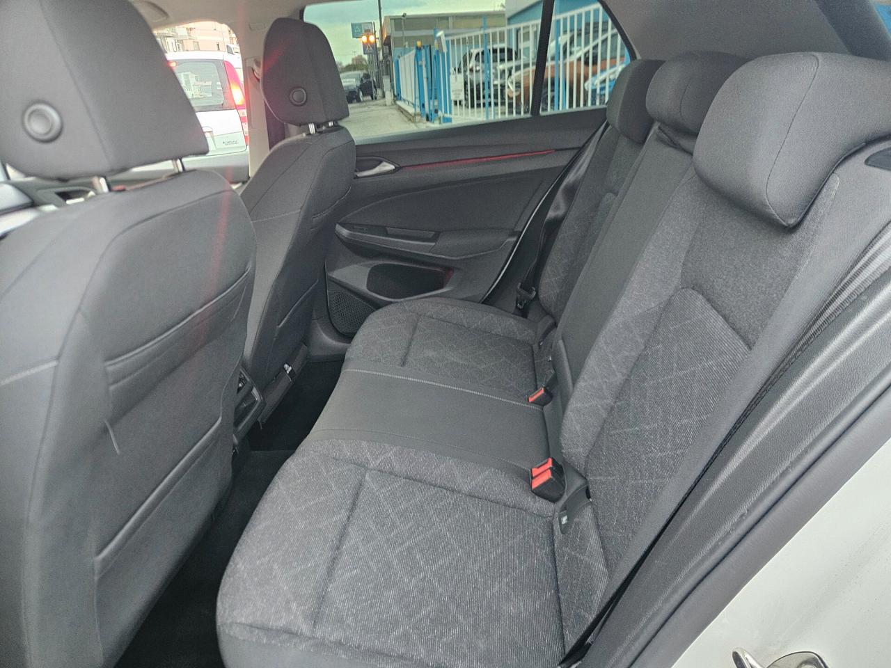Volkswagen Golf 8 1.0 eTSI 110cv EVO DSG Life