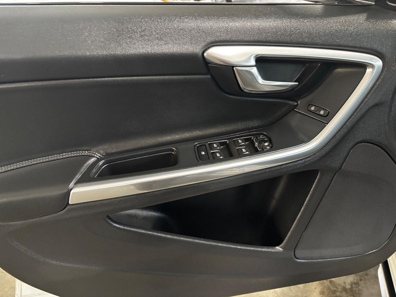 Volvo V60 Cross Country D3 Geartronic Summum