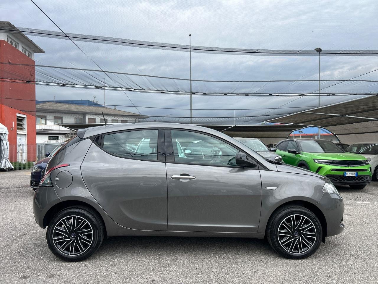 Lancia Ypsilon 1.0 firefly hybrid Silver Plus s&s 70cv