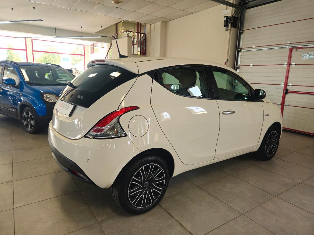 Lancia Ypsilon 1.0 FireFly 5 porte S&S Hybrid Gold