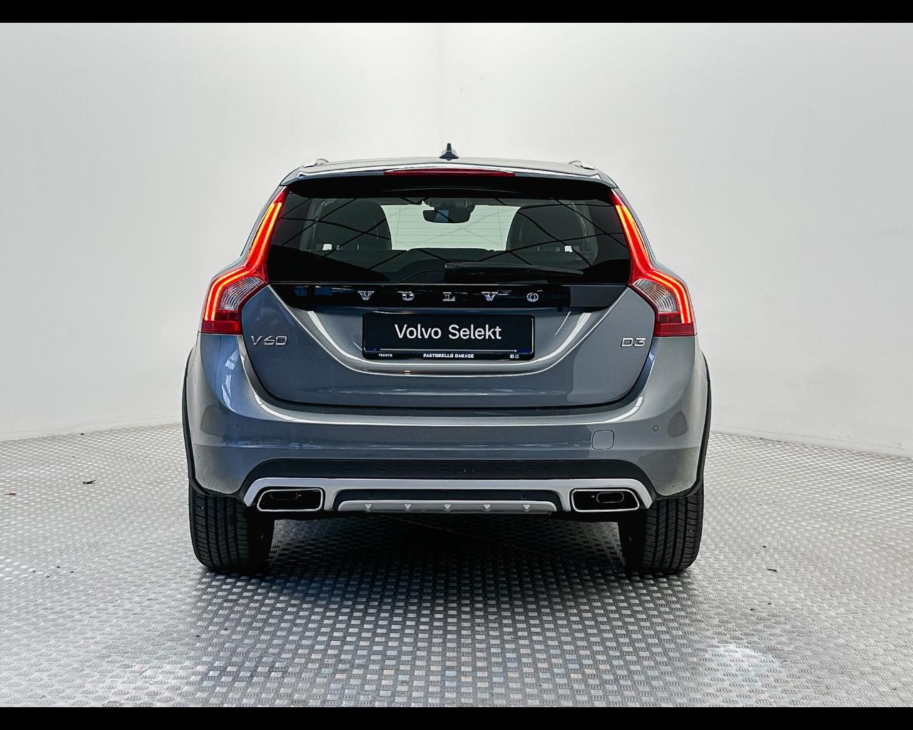 VOLVO V60 CC (2015-2018) - V60 Cross Country D3 Geartronic Busines