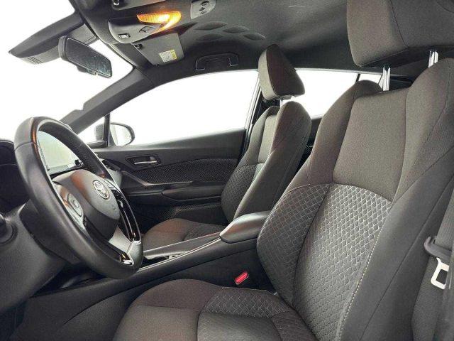 TOYOTA C-HR 1.8 Hybrid E-CVT Business