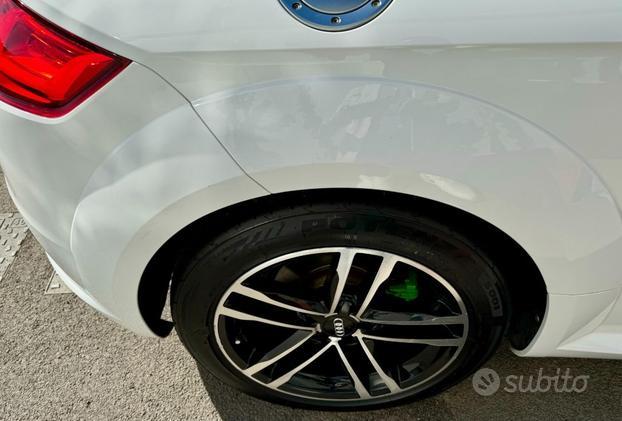 AUDI TT Roadster 2.0 TDI ultra Design