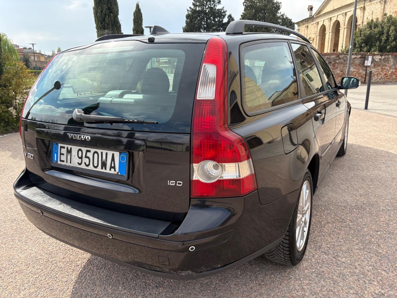 Volvo V50 D anno 2012 pronta a uso ok neo patentati