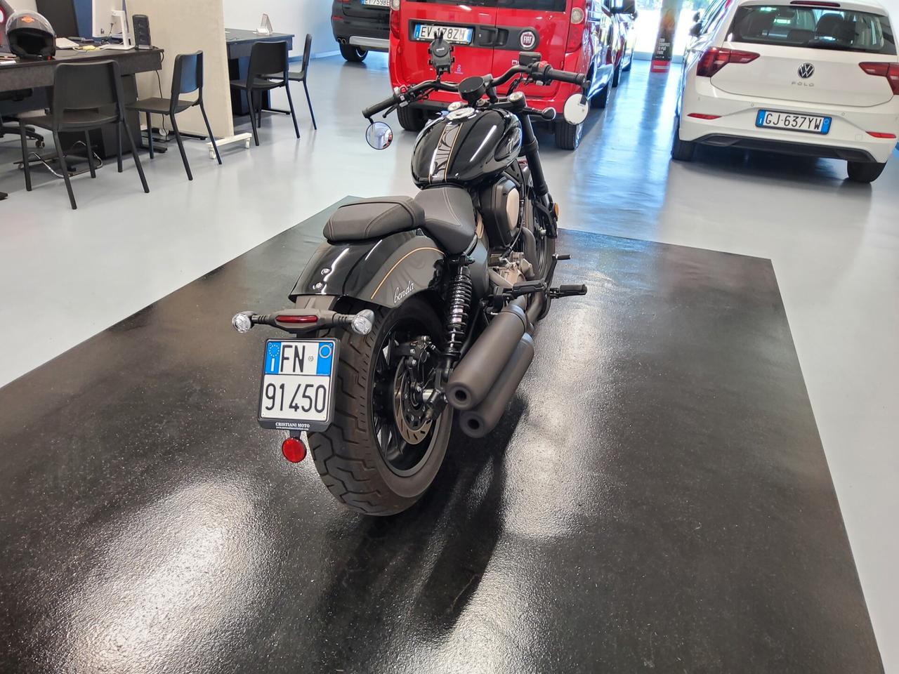 Benda Motorcycles Chinchilla 500 borse laterali incluse