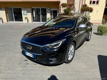 INFINITI Q30 1.5d DCT Premium City Black