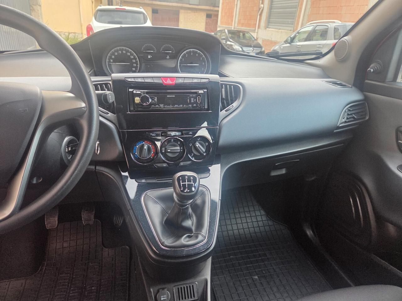 LANCIA YPSILON 1.2 BENZ 4 CILINDRI SOLI KM 66000 CERTIF