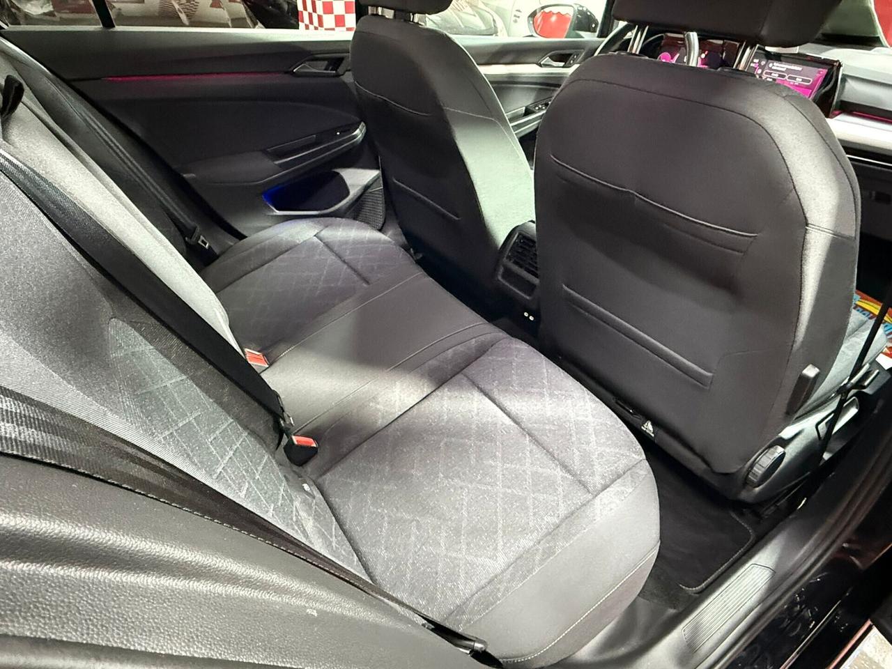 Volkswagen Golf 8 DSG 2.0 150cv BlueMotion - 2020