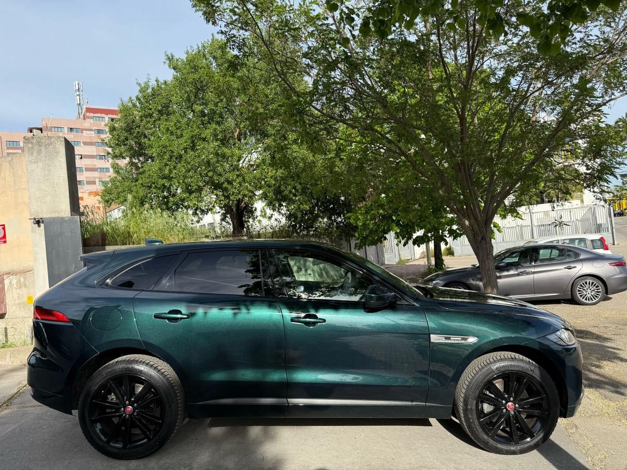 Jaguar F-Pace 2.0 R-Sport AWD 180 HP