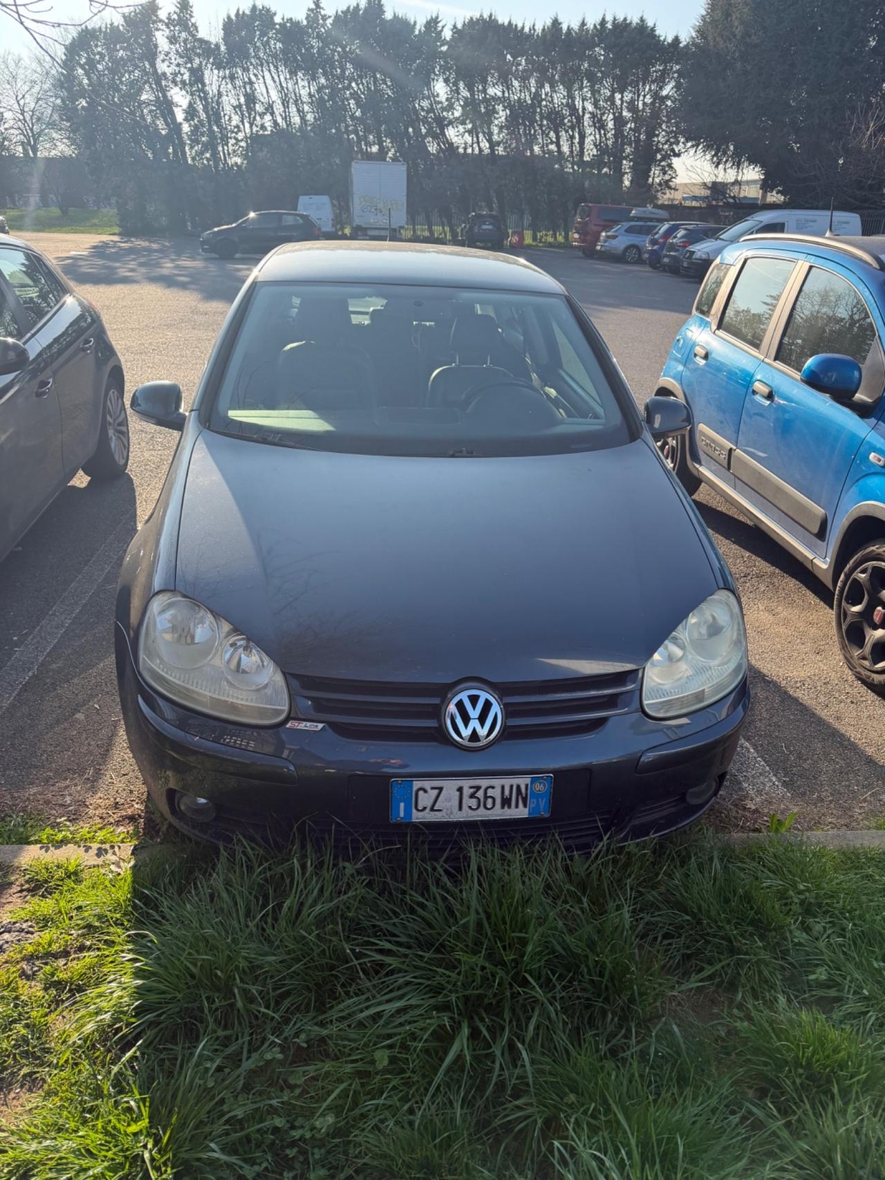 Volkswagen Golf 1.6 16V FSI 3p. Sportline