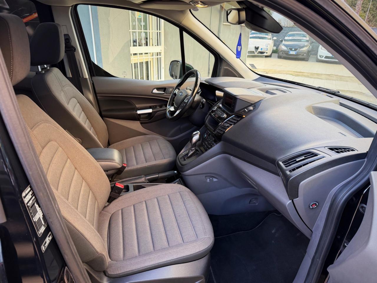 Ford Tourneo Connect 1.5 TDCi 120 CV Powershift Titanium