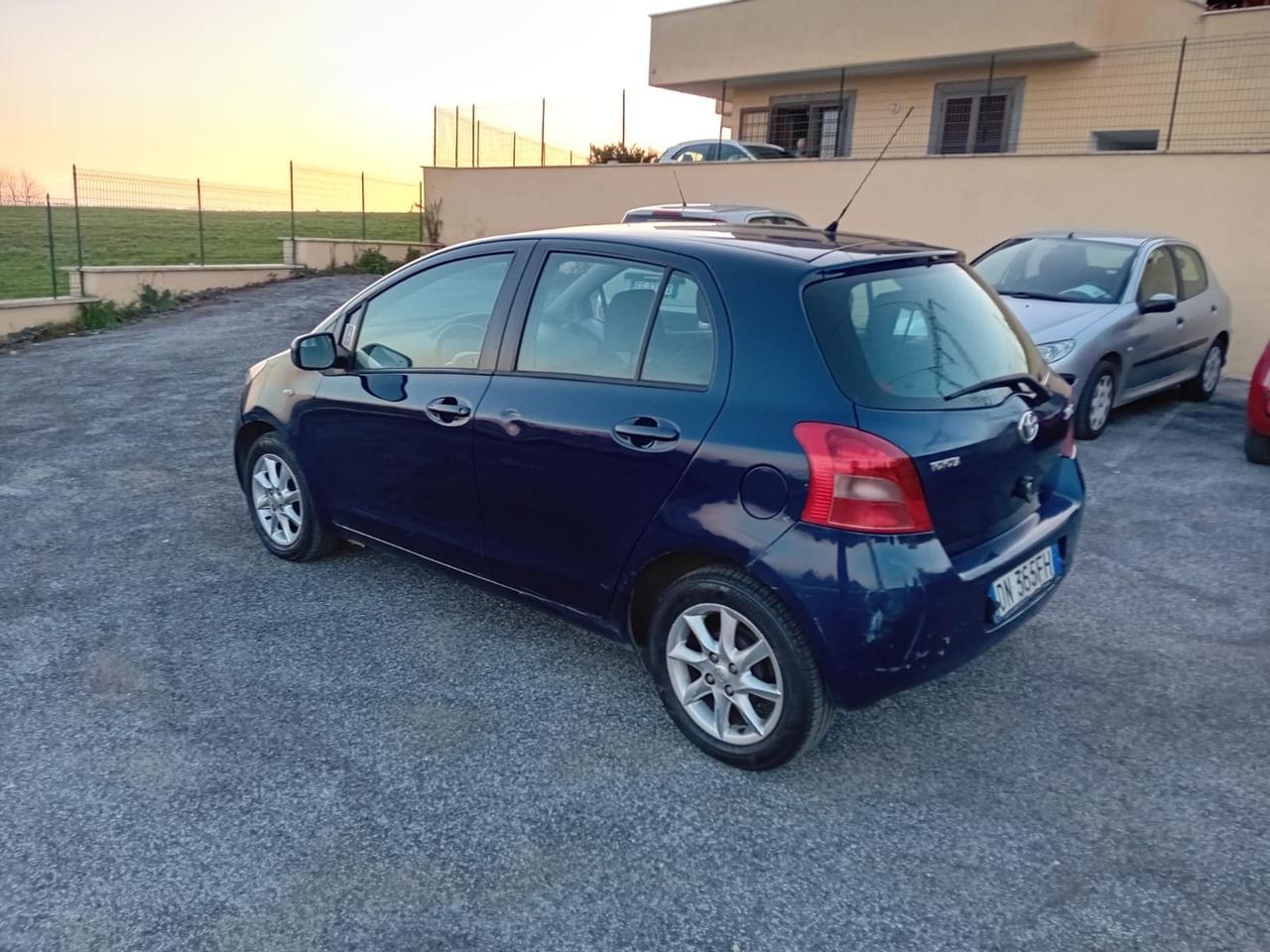 Toyota Yaris 1.0 5 porte