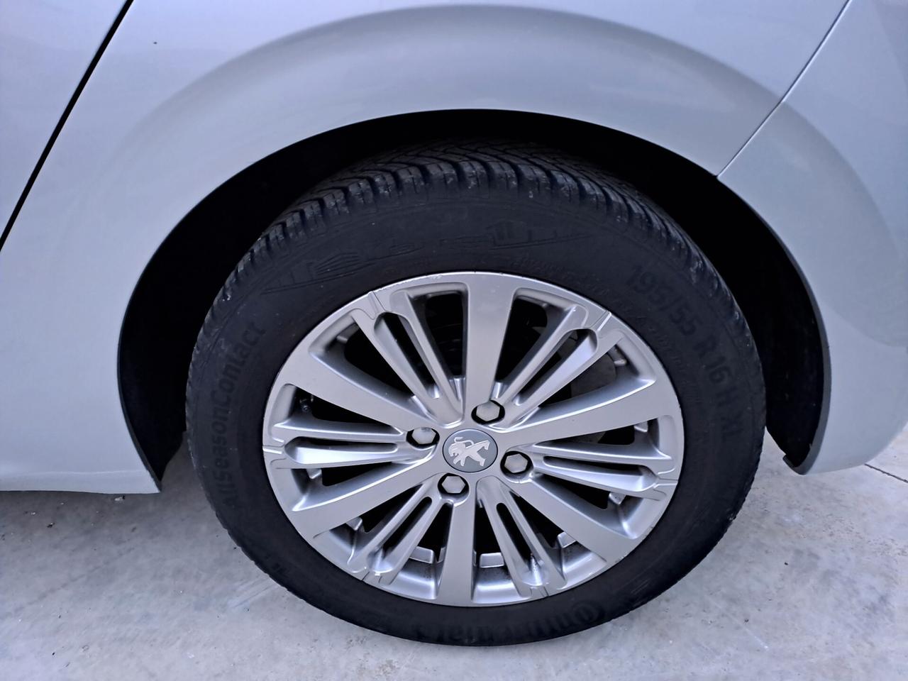 Peugeot 208 BlueHDi 75 5 porte Allure 2016
