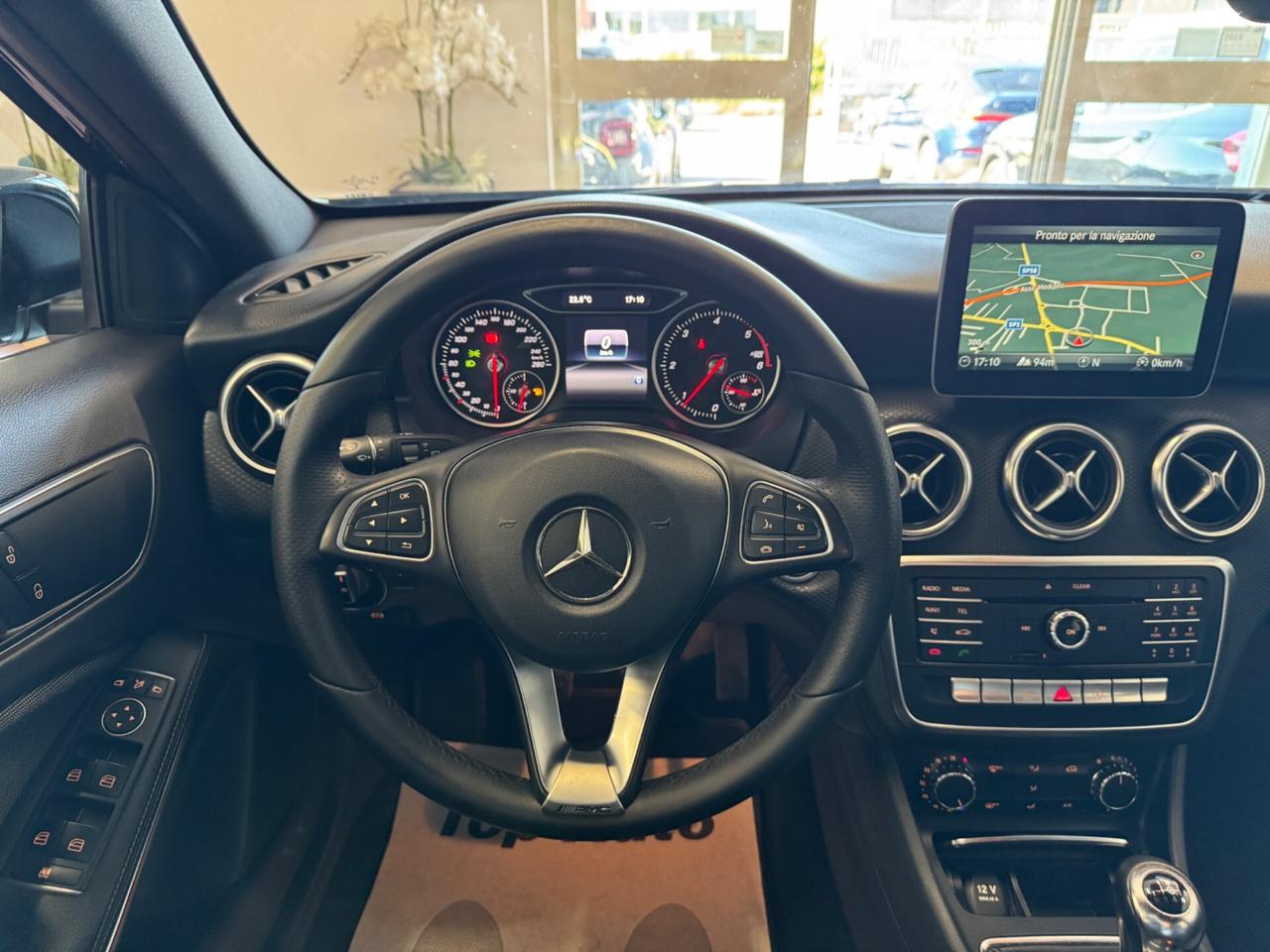 MERCEDES-BENZ A 180 d PREMIUM AMG - 2018