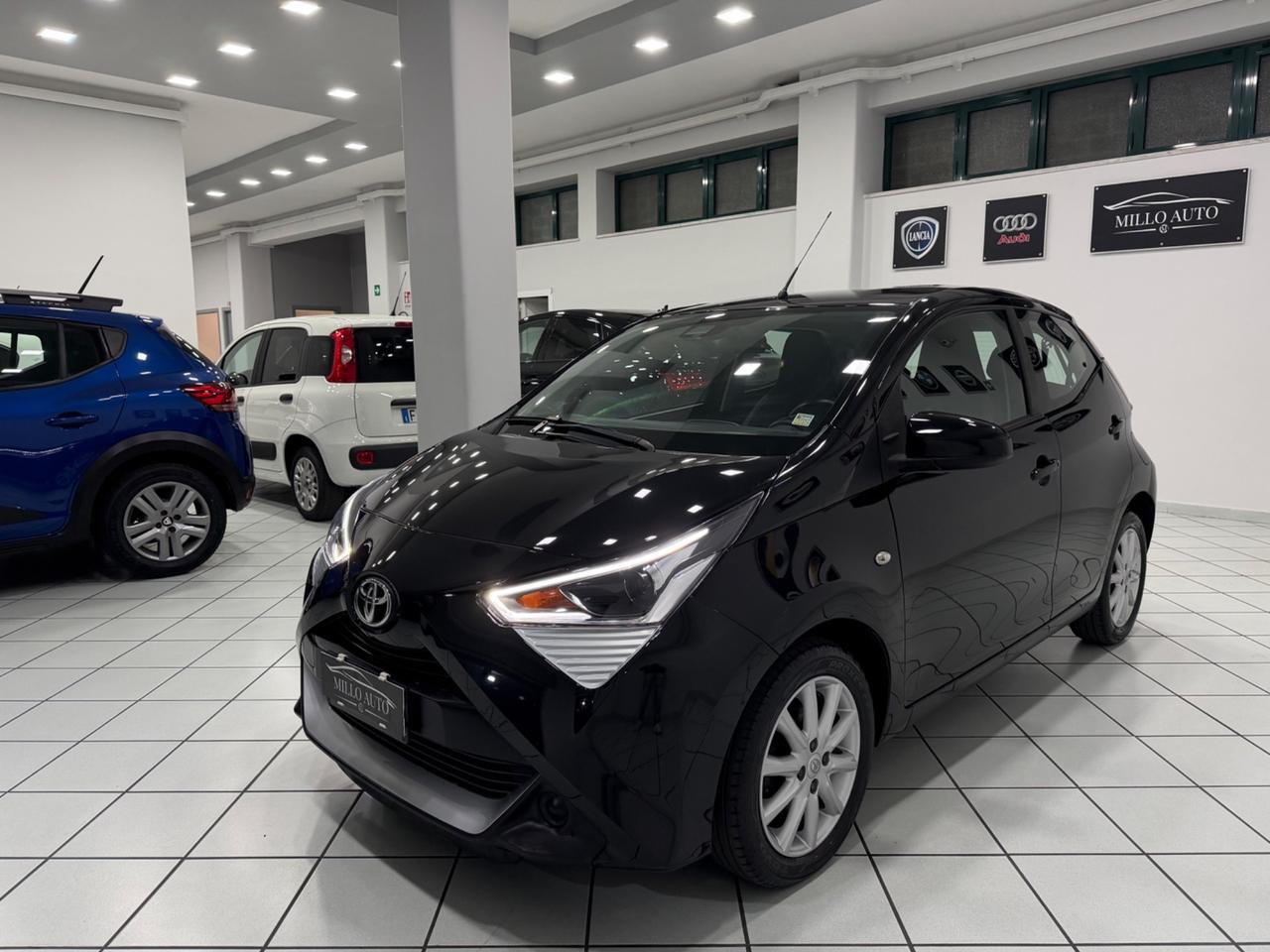 Toyota Aygo Connect 1.0 VVT-i 72 CV 5 porte x-clusiv