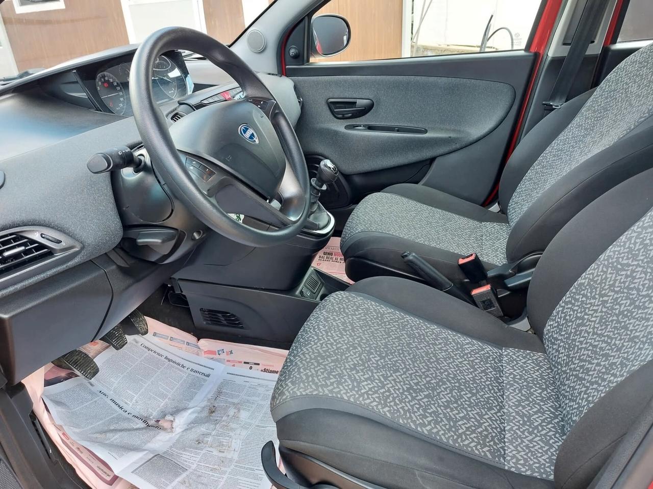 Lancia Ypsilon 1.0 S&S Hybrid Ecochic Silver