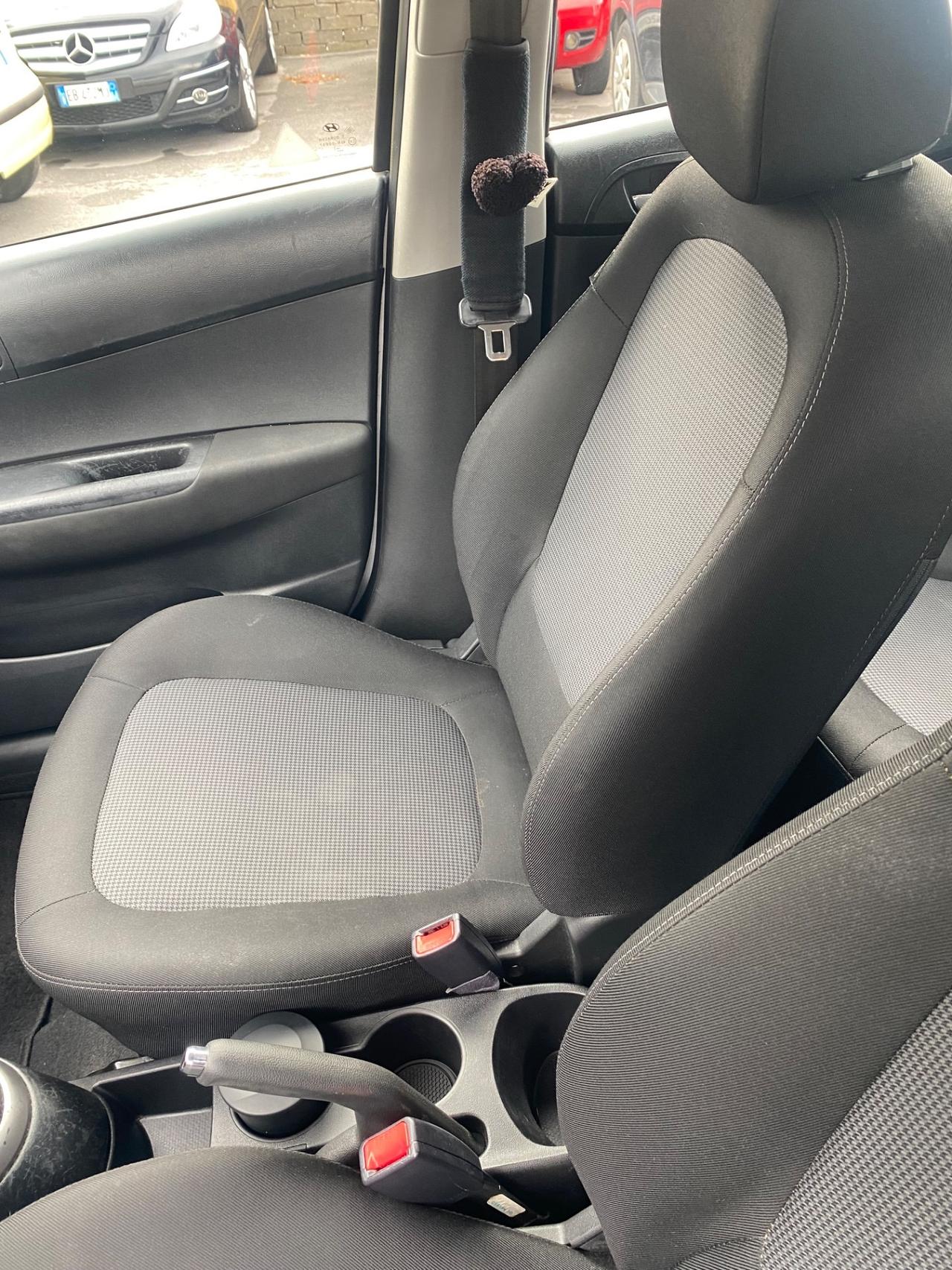 Hyundai i20 1.4 CRDi Anno 2013 Full Navi Led