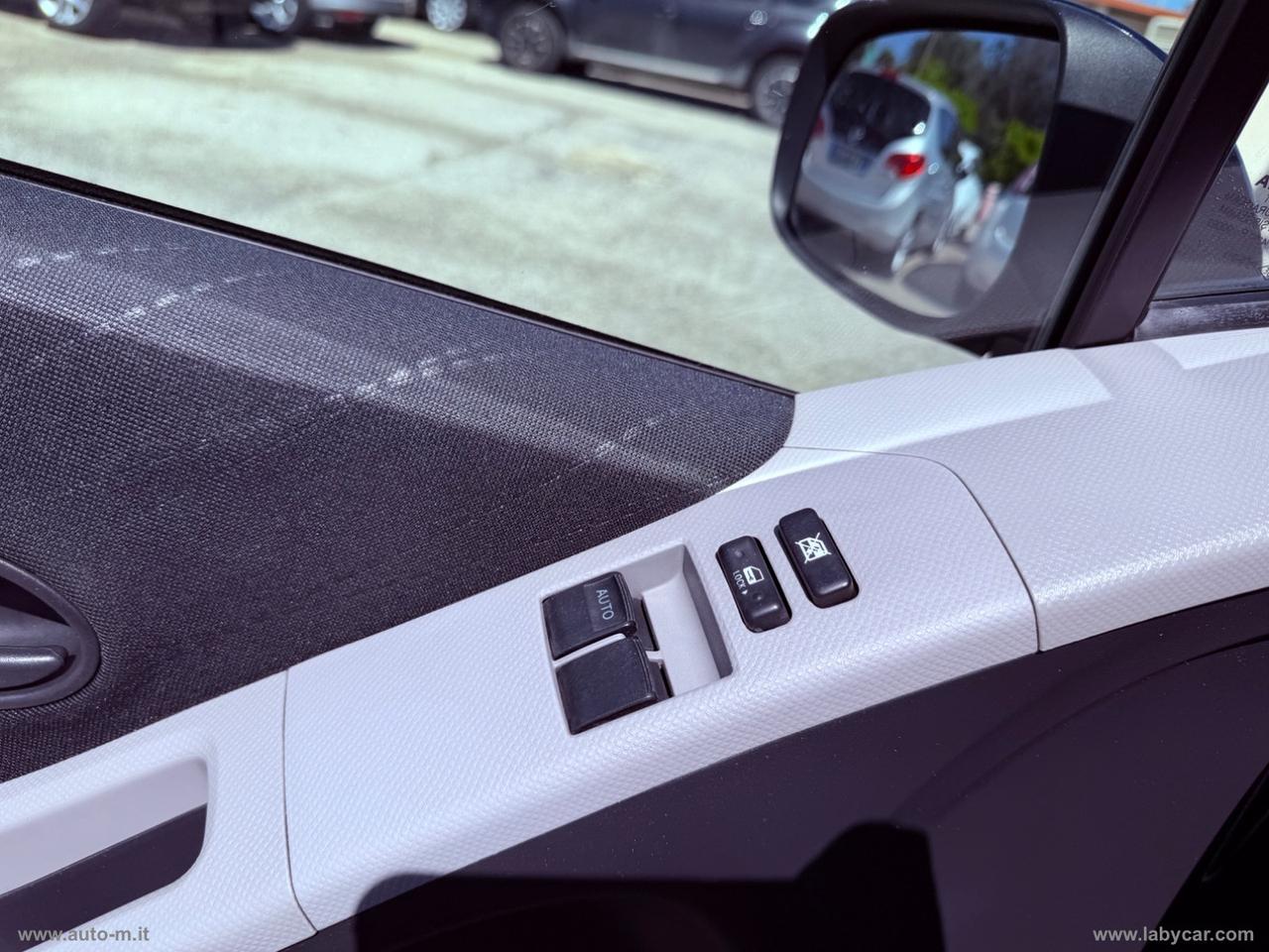 TOYOTA Yaris 1.0 5p. Sol