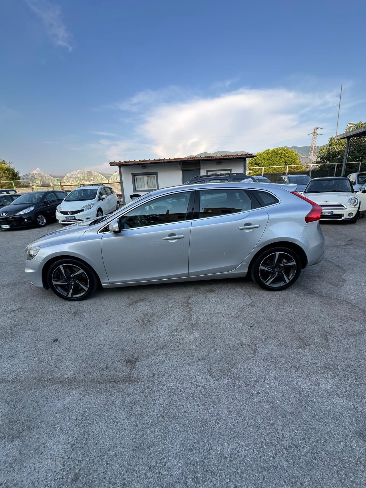 Volvo V40 D4 R-design Momentum