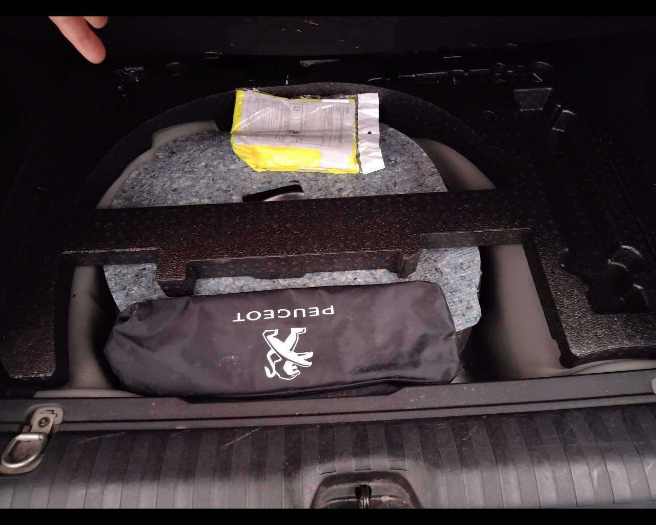 PEUGEOT 2008 - 2008 1.6 bluehdi Active 75cv my16