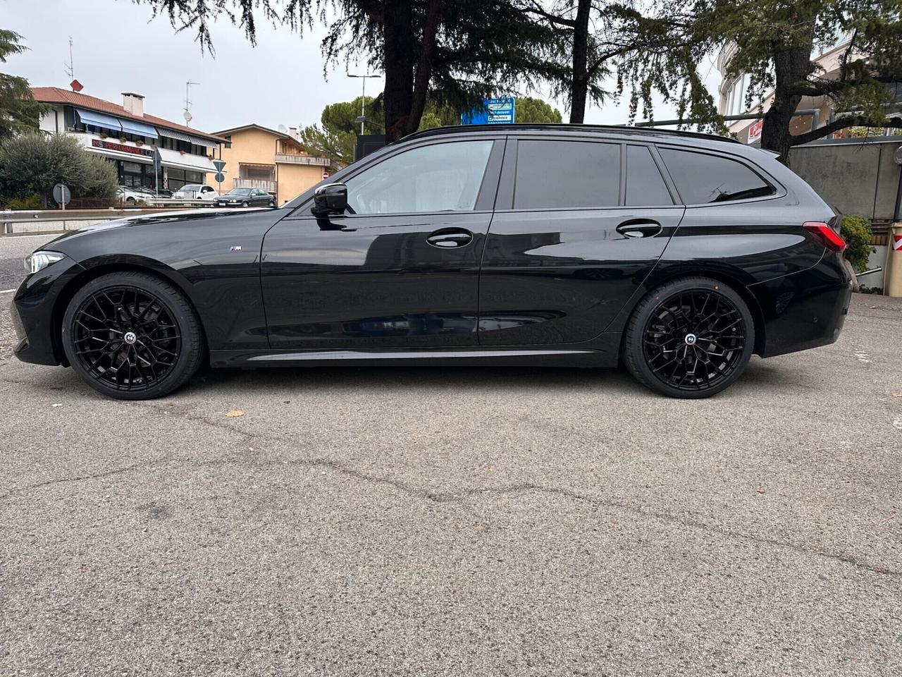 Bmw 318 d 48V Touring M Sport + R19 + BLACK PACK + FARI MATRIX + GANCIO TRAINO 320 + HEAD-UP