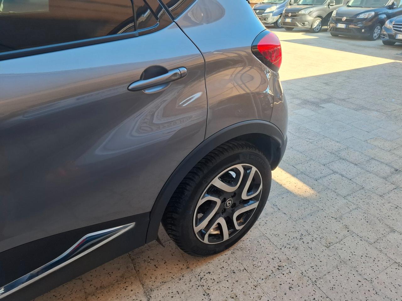 Renault Captur - 1.5 Dinamiche | Navigazione | Accesso/avviamento senza chiave | Climatizzatore