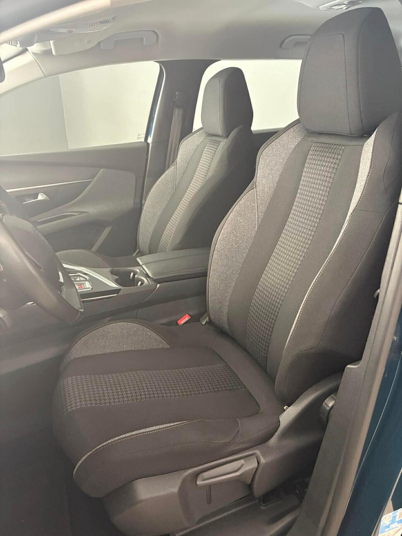 Peugeot 5008 DIESEL EAT8 7 POSTI 12 MESI GARANZIA