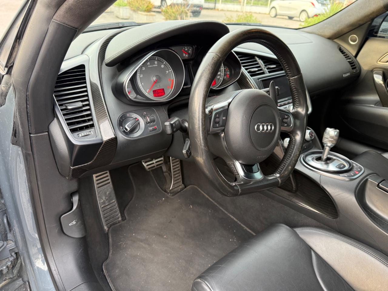 Audi R8 4.2 V8 FSI quattro R tronic