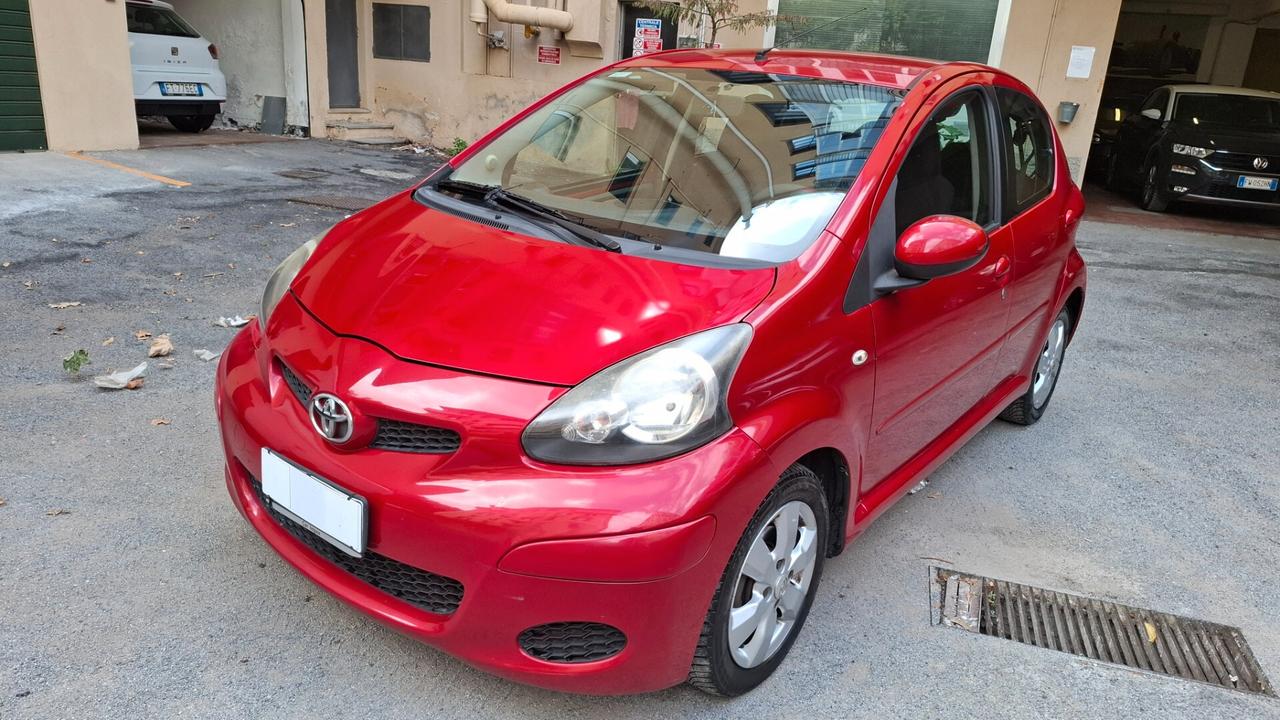 Toyota Aygo 1.0 12V VVT-i 5 porte Now Red Edition
