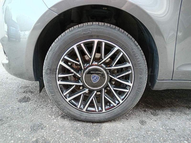 Lancia Ypsilon Ypsilon 1.0 firefly hybrid Platino s&s 70cv