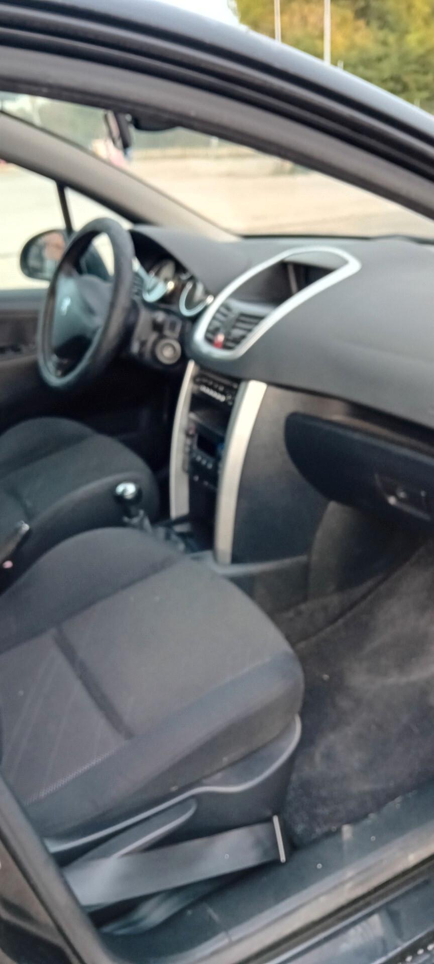 Peugeot 207 1.6 HDi 90CV 5p. 148000 km