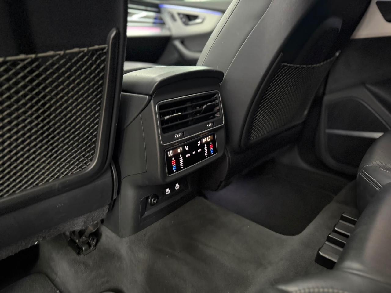 Audi Q8 SQ8 TFSI quattro tiptronic