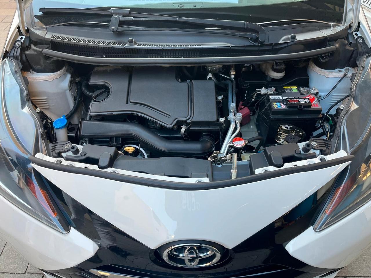 Toyota Aygo 1.0 VVT-i 69 CV x-business automatica