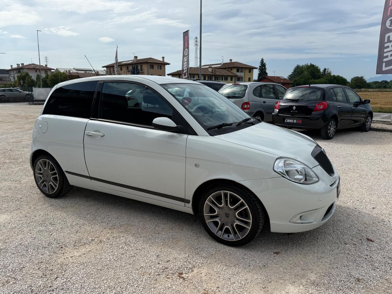 Lancia Ypsilon 1.4 16V MomoDesign