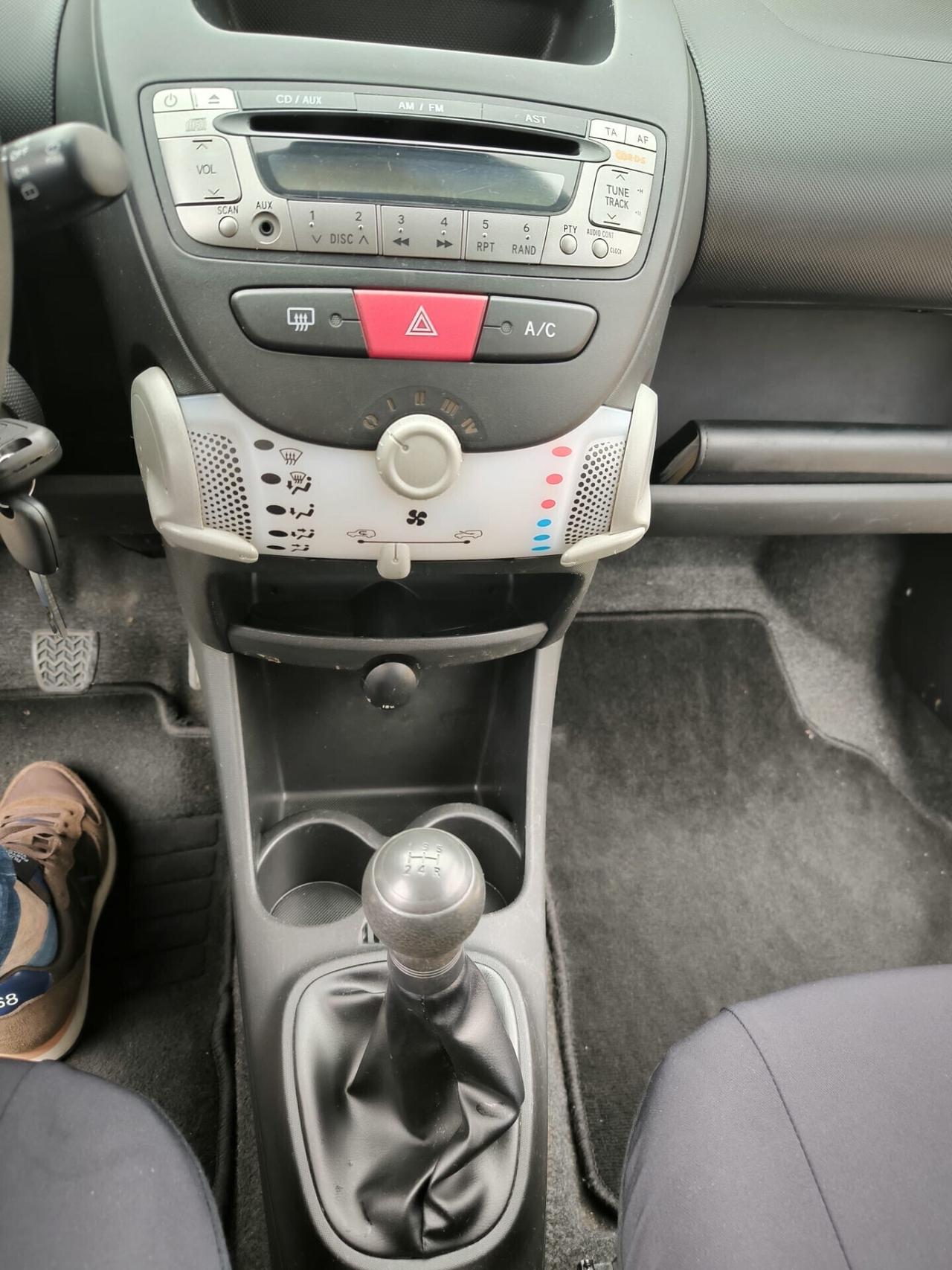 Toyota Aygo 1.0 12V VVT-i 5 porte Active Connect 2013